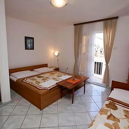 Ruzinka Pensión Drvenik (Split-Dalmatia)